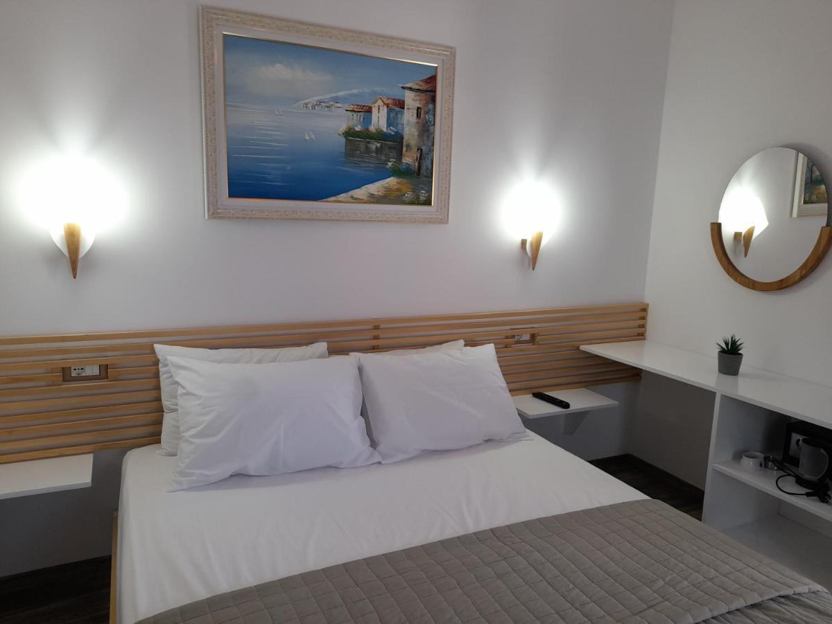 Anxhelos Hotel Himare Eksteriør bilde