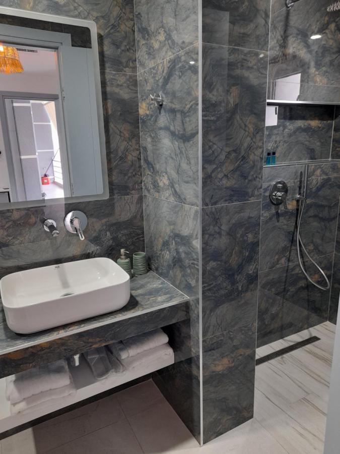 Anxhelos Hotel Himare Eksteriør bilde