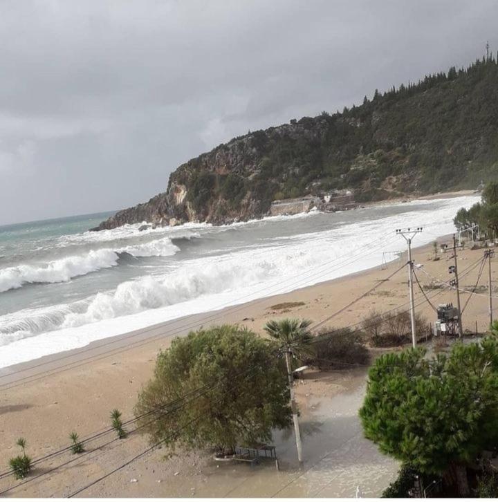 Anxhelos Hotel Himare Eksteriør bilde