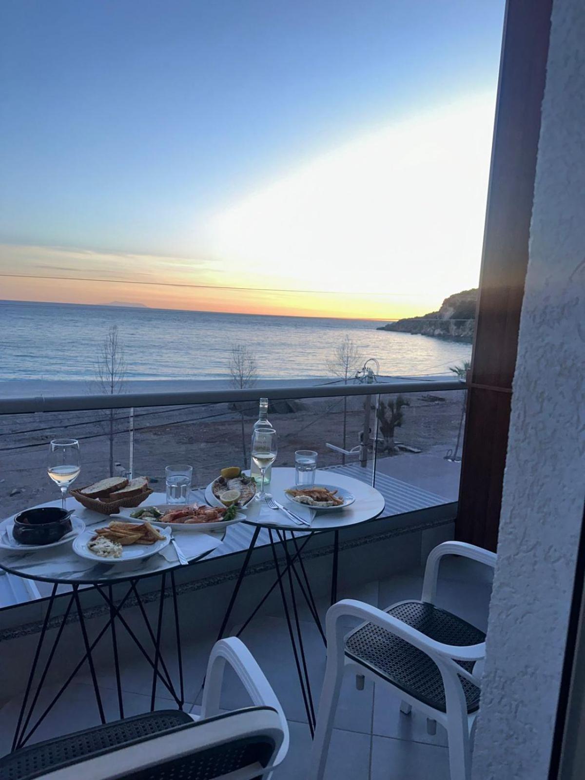 Anxhelos Hotel Himare Eksteriør bilde