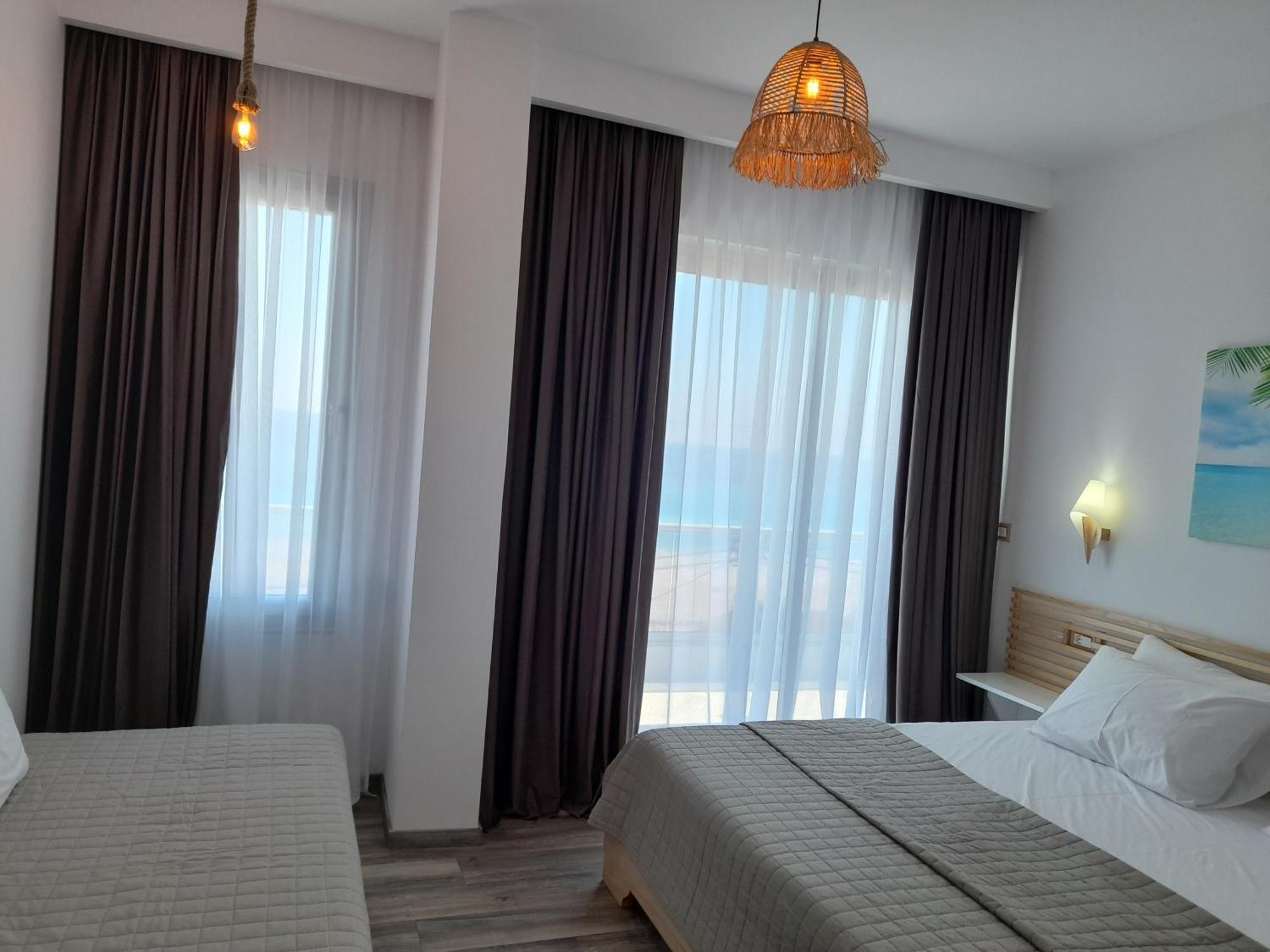 Anxhelos Hotel Himare Eksteriør bilde